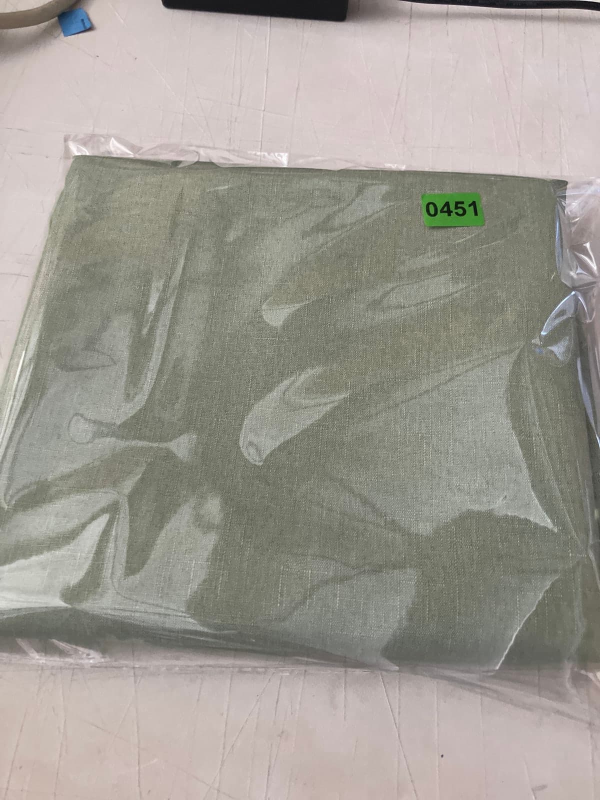 72x52 Elegant Green Tablecloth - Perfect for Dining and Events
